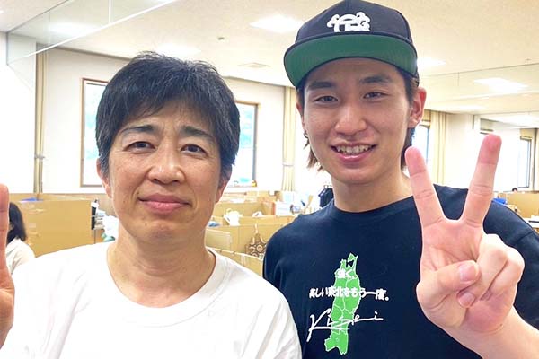 移動美容室「きずな号」施術後の記念撮影